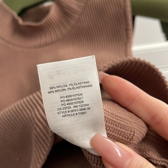 Babaton Aritzia tan Sculpt Knitted Mock neck Ribbed Cropped Tank Top XXS - Picture 4 of 5